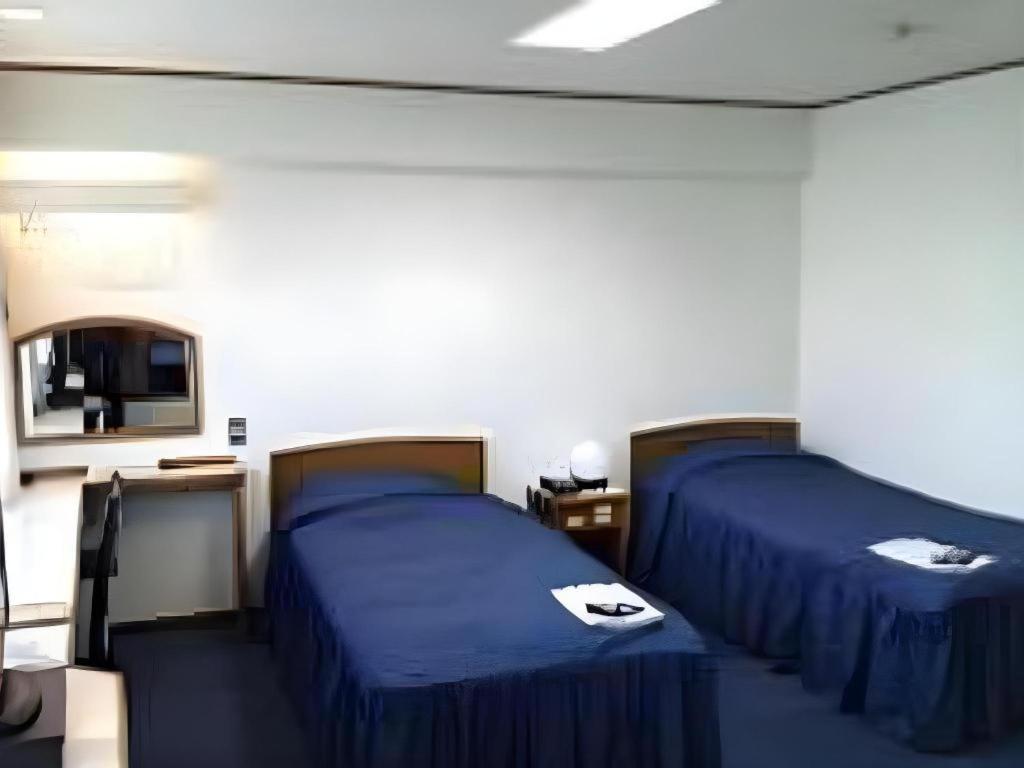 Business Hotel *