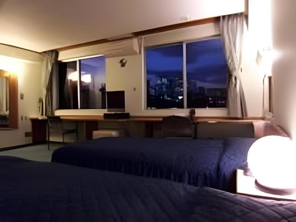 Hotel Business *