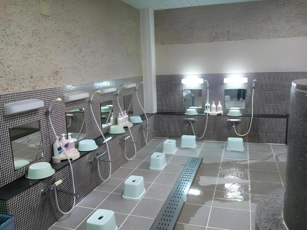 Business Hotel *