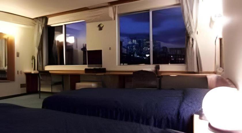Business Hotel *